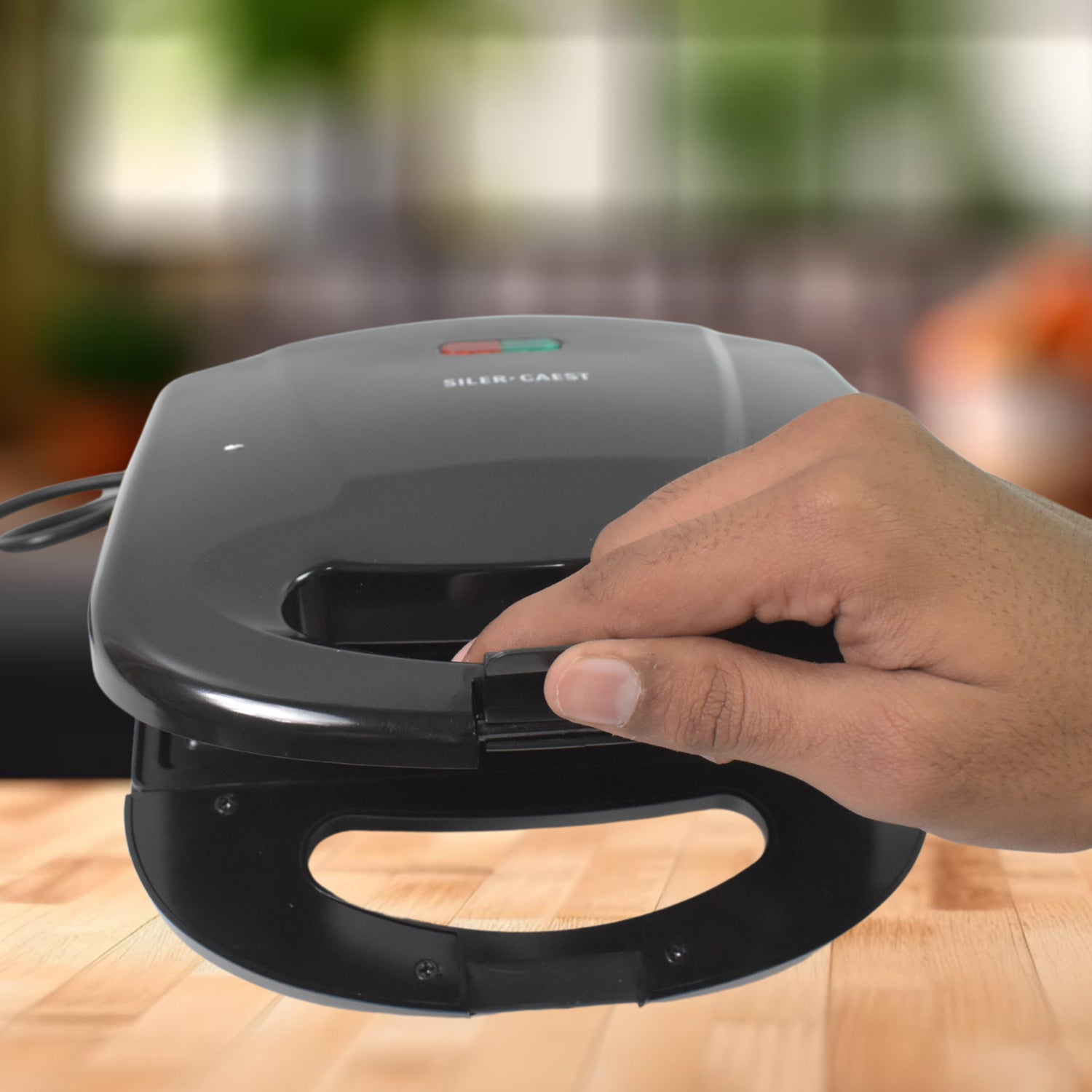 Sandwich Maker â€“ Non-Stick Plates & Indicator Lights for Easy Home Cooking