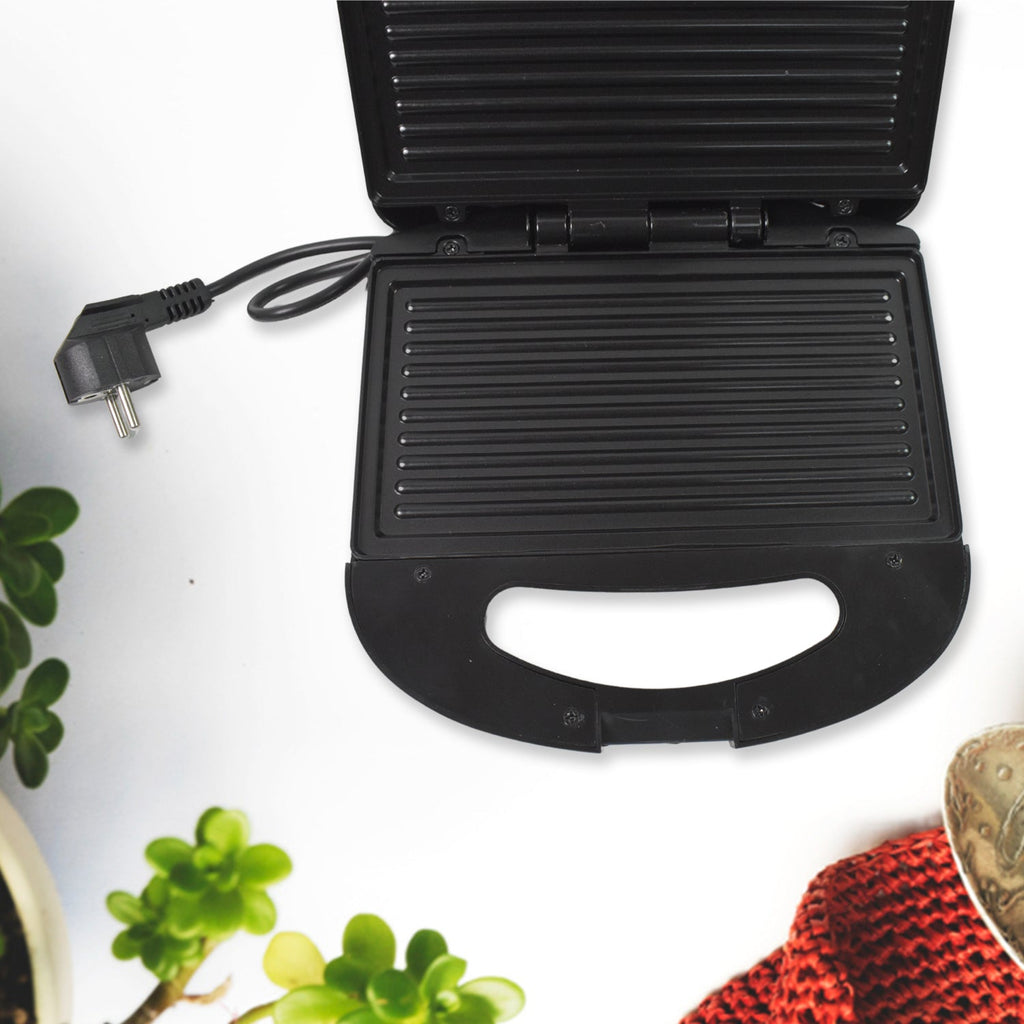 Sandwich Maker â€“ Non-Stick Plates & Indicator Lights for Easy Home Cooking