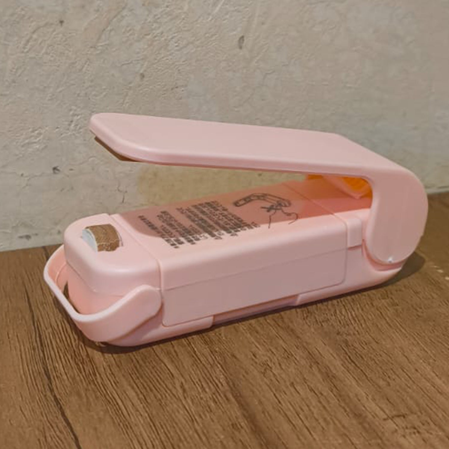 Mini Plastic Bag Sealer â€“ Portable Heat Sealing Machine (Battery Operated / 1 Pc)