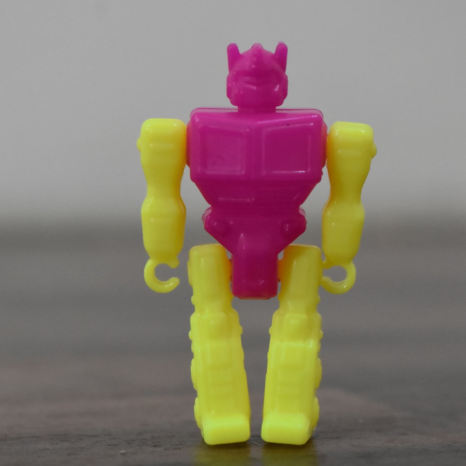30 small robot toys for childrenâ€™s play and creativity