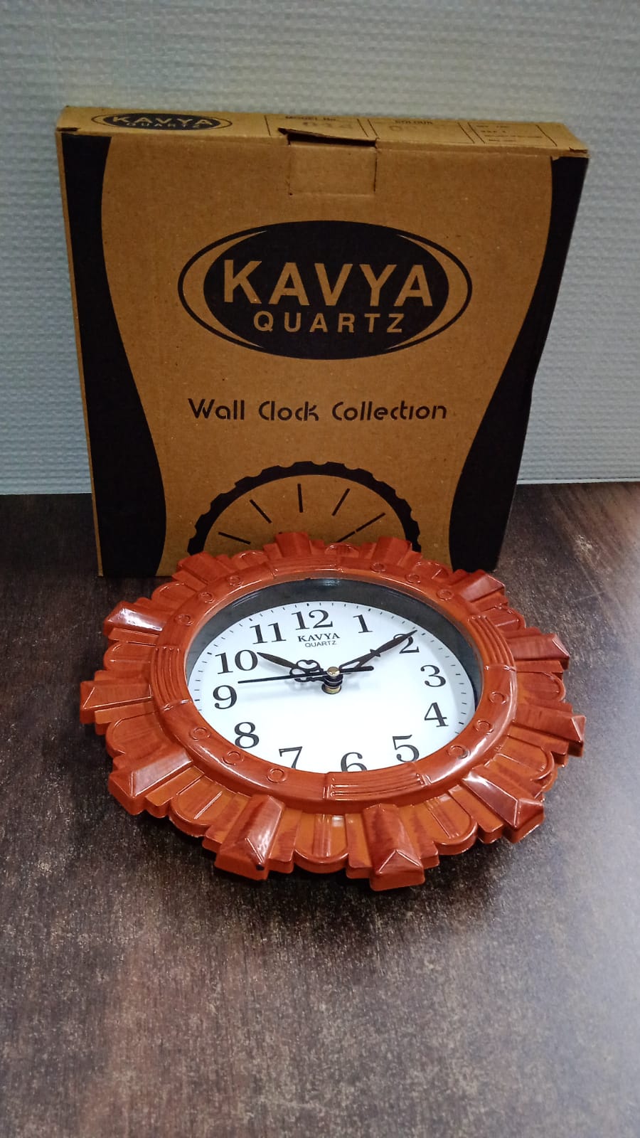 Wooden Look Round Wall Clock â€“ Battery Operated Easy-to-Read Design for Home/Office