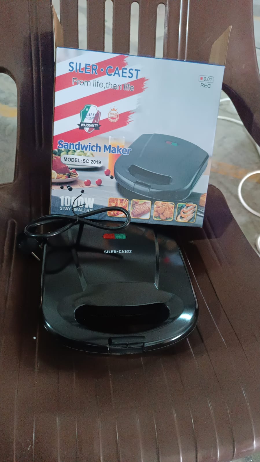 Sandwich Maker â€“ Makes 2 Square Sandwiches, Non-Stick Plates, Easy to Clean