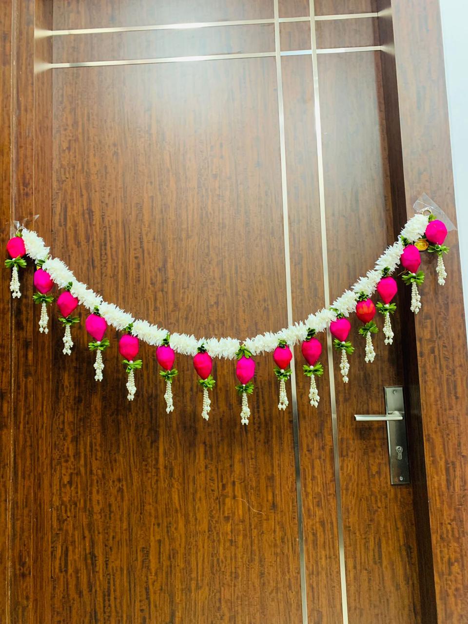 Mesmerising gajra toran with lotus flowers Single piece